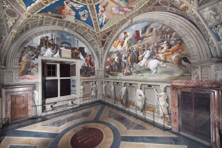 A Sala de Heliodoro com afrescos de Rafael nos Museus do Vaticano